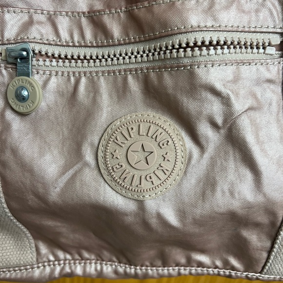 Kipling Art Mini handbag in a metallic rose - Picture 5 of 16